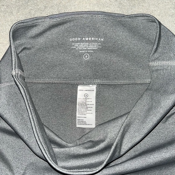 Good American shiny leggings - Picture 3 of 3